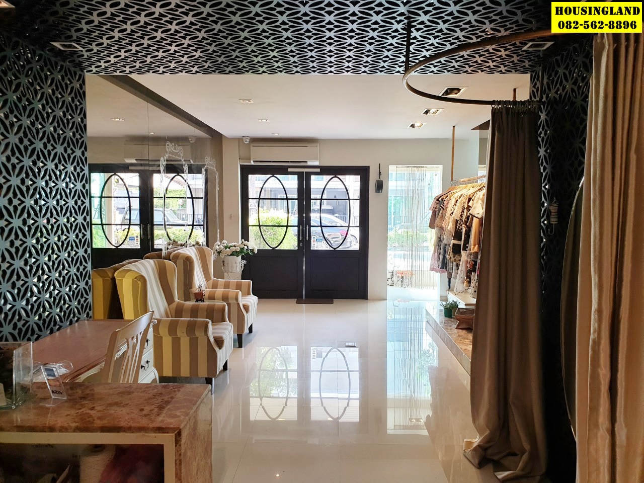 ขายบ้าน 3 ชั้น หมู่บ้านดีลักซ์ทาวน์ ย่านรามอินทรา 34   ซอยอยู่เย็น แขวงท่าแร้ง เขตบางเขน กรุงเทพมหานคร  